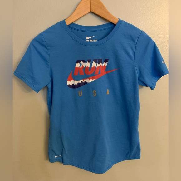 NIKE Athletic Cut T-Shirt - Picture 2 of 3